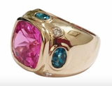 18kt Yellow Gold Medium GUM DROP™ three stone Ring with Blue Topaz Diamonds