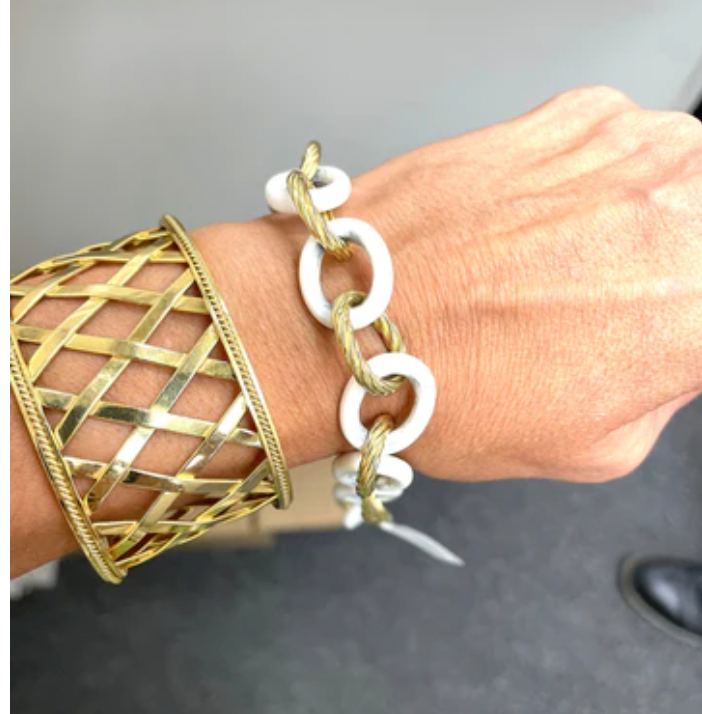 Elegant Single Stone Citrine Ring with Gold Rope Twist Border