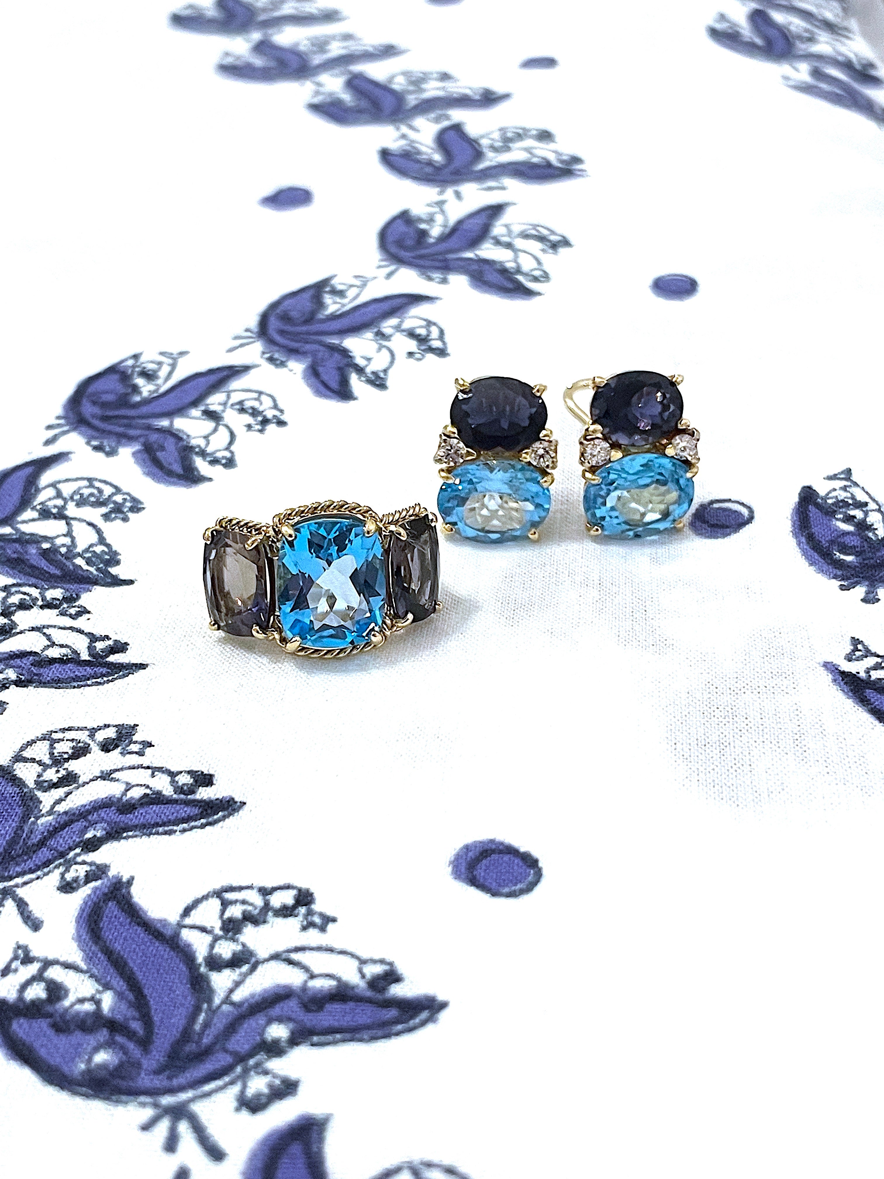Elegant Three Stone Ring with Gold Rope Twist Border