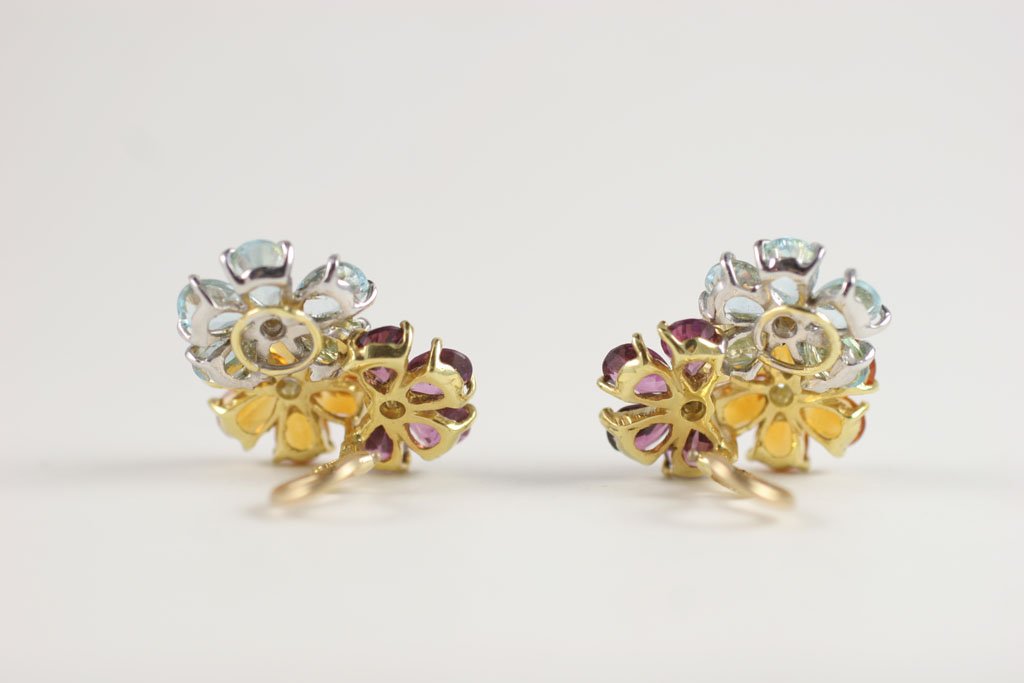 18kt White gold Three Flower Cluster Earring